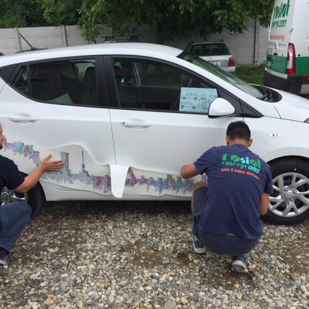 Autoturism de farmacie inscriptionat cu logo si date de contact in Otopeni Ilfov